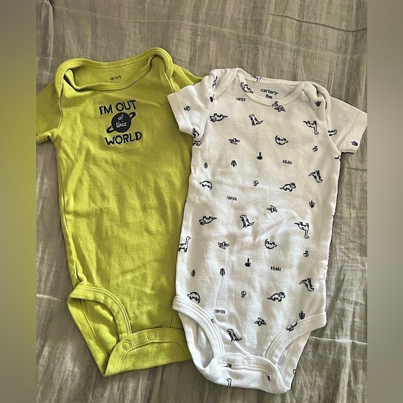 Carter’s brand Baby onesies one is size 6m other is size 9m. range is 6-9m - Picture 1 of 2